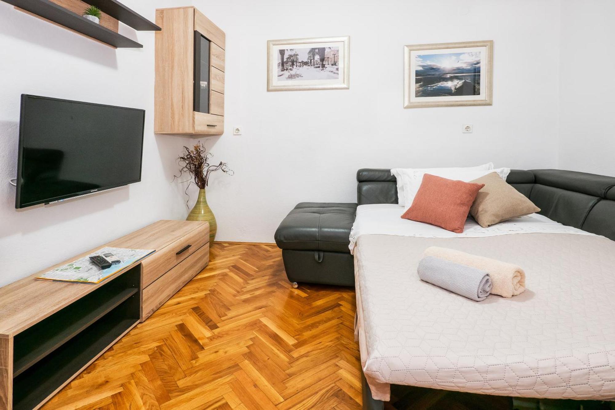 'radunica' - Local Home, Near Riva & Market *