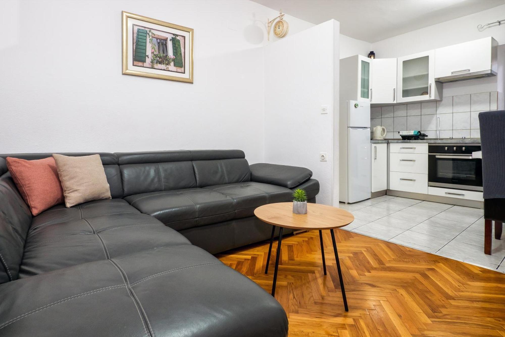'radunica' - Local Home, Near Riva & Market Split